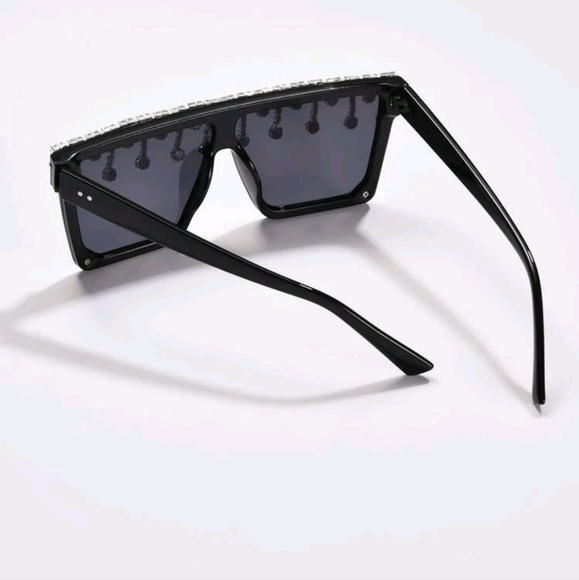 Let's Partaaay Sunglasses 😎 ✨️ - Picture 5 of 9